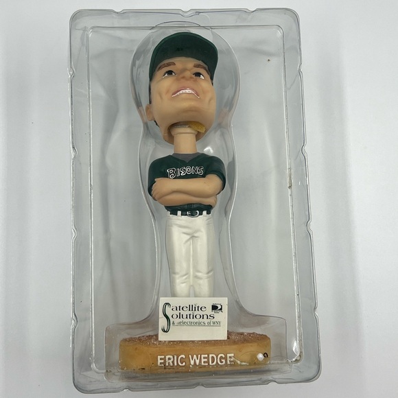 Vintage MiLB Buffalo Bisons ERIC WEDGE Baseball Coach SGA Bobblehead NEW - Picture 9 of 9